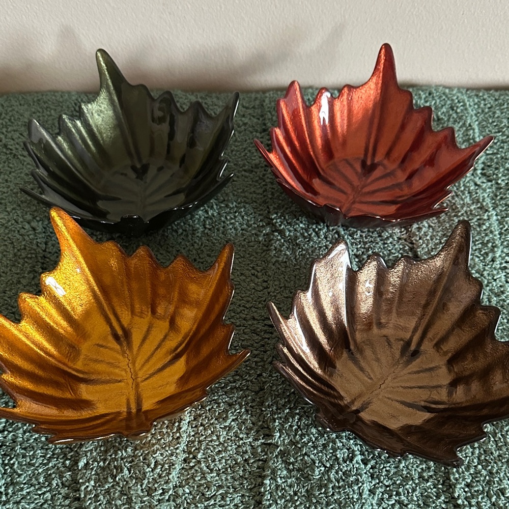 Akcam Glass Leaf-Shaped Decorative Bowls Set Stunning Colors Set of 4 NEW!
